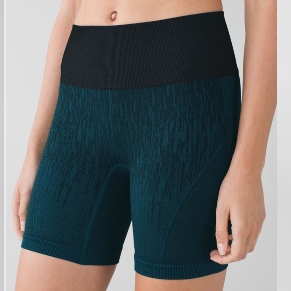 Lululemon Sculpt Short - Sz 4 - Picture 4 of 4